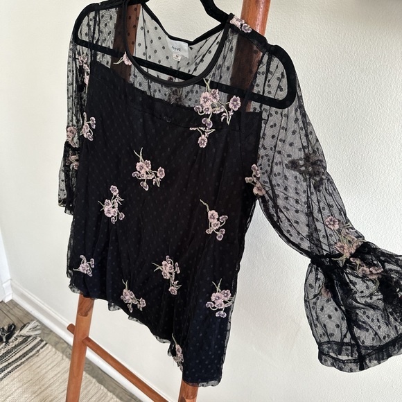 Embroidered Floral Blouse - Picture 3 of 6